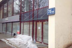 celnostekljannye-peregorodki-vinnoj-komnaty-1