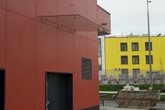01-steklyannye-podvesnye-kozyrki-kvartal-17
