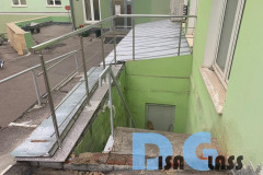 4_ograzhdeniya-iz-nerzhavejushej-stali
