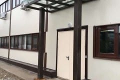 stekljannyj-naves-nad-vhodom-proizvodstvennogo-zdanija-6