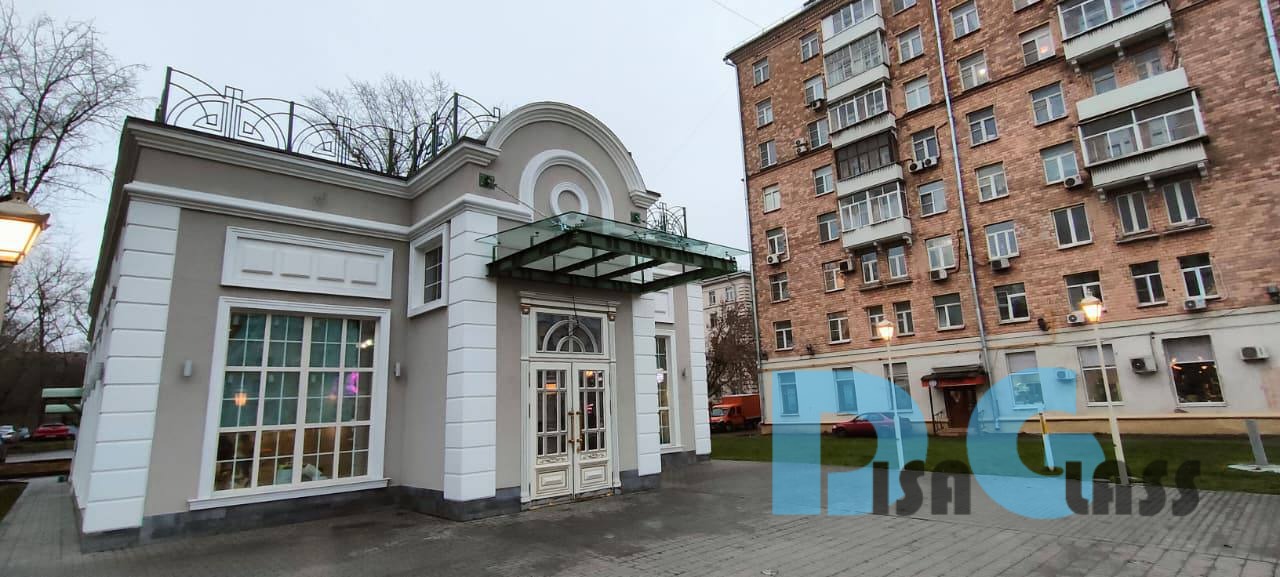Стеклянный козырёк ресторана